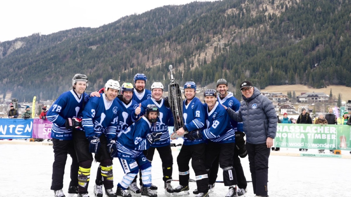 Siegerteam mit Pokal am Weissensee