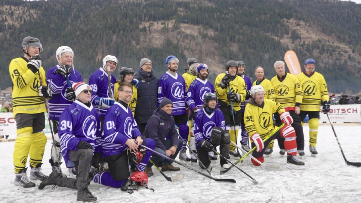 Teams beim Pond Hockey Turnier